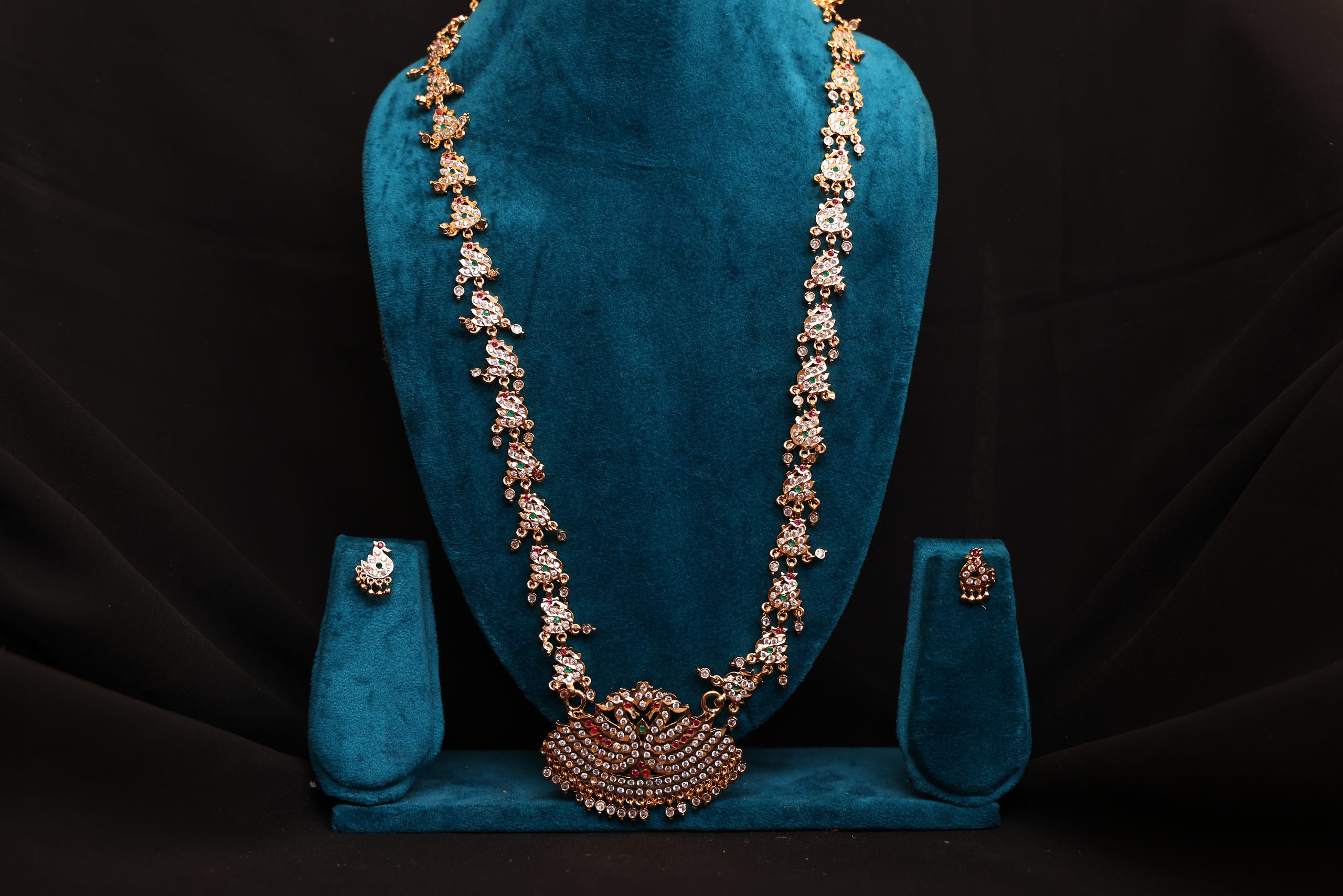 Elegance Pendant Necklace Set